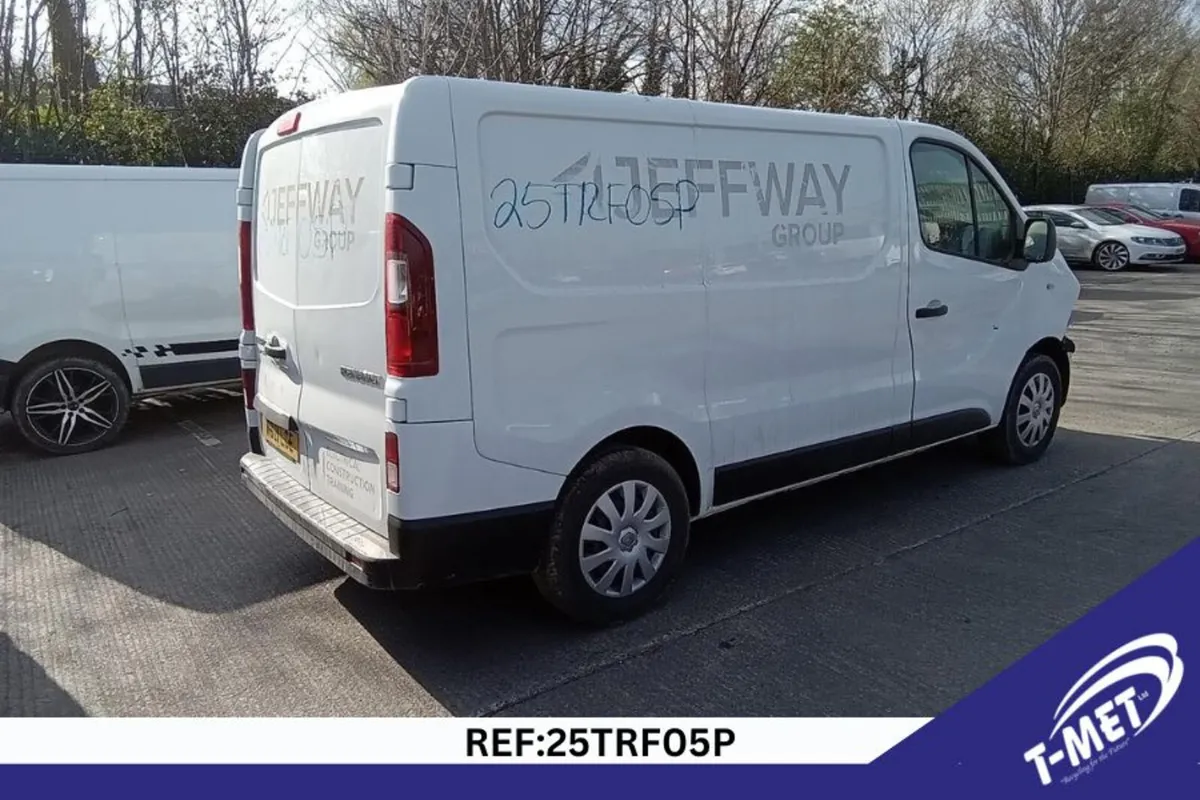 2021 RENAULT TRAFFIC BREAKING FOR PARTS - Image 3
