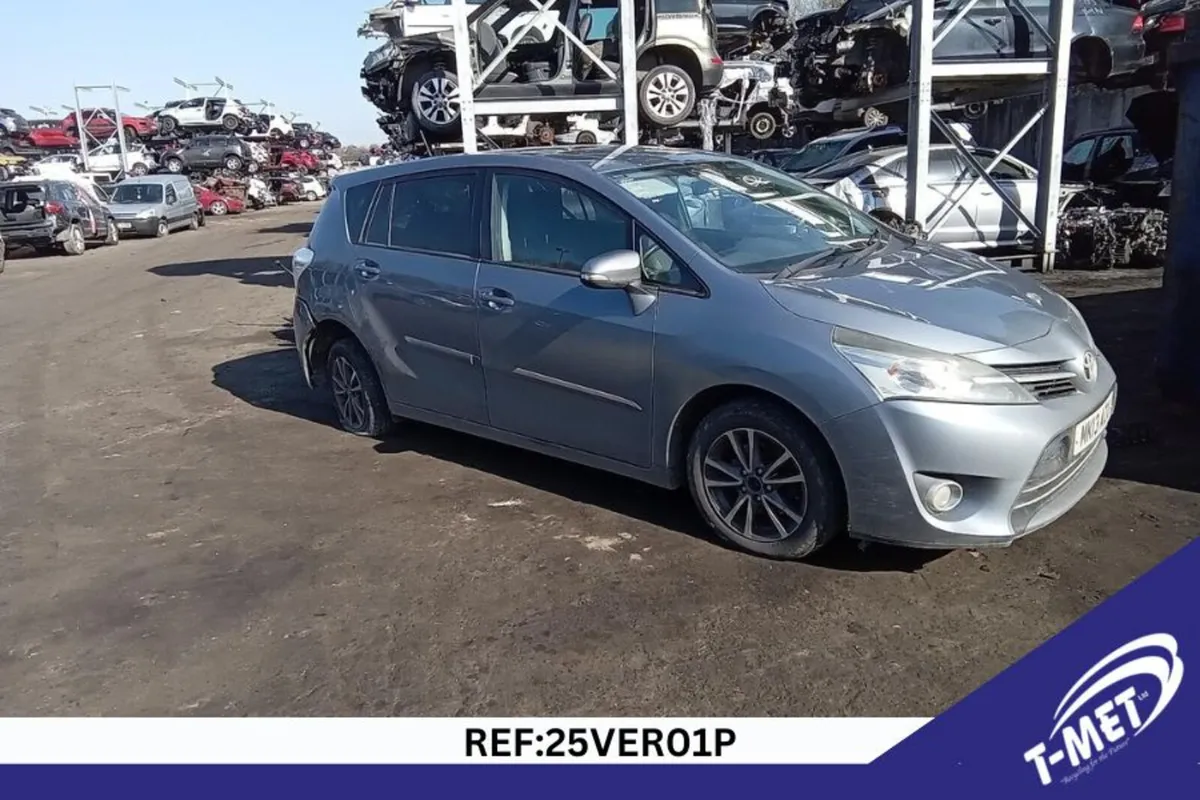 2013 TOYOTA VERSO BREAKING FOR PARTS - Image 1