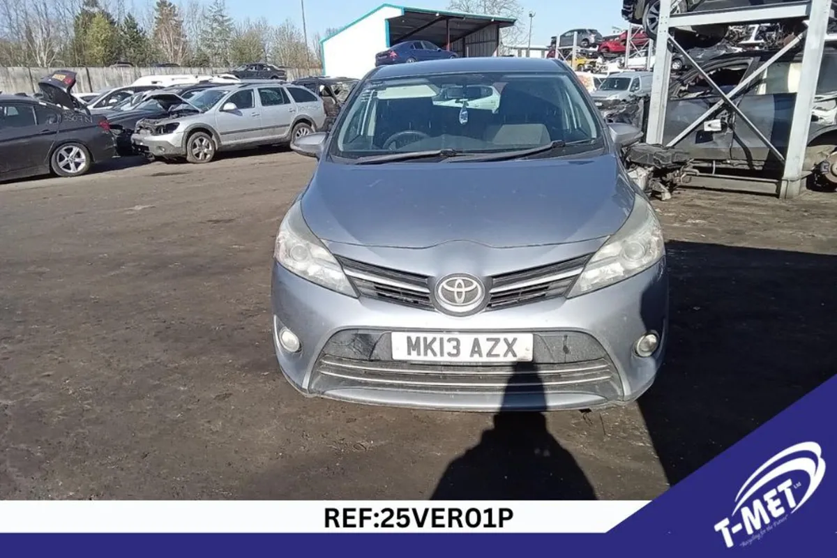 2013 TOYOTA VERSO BREAKING FOR PARTS - Image 2