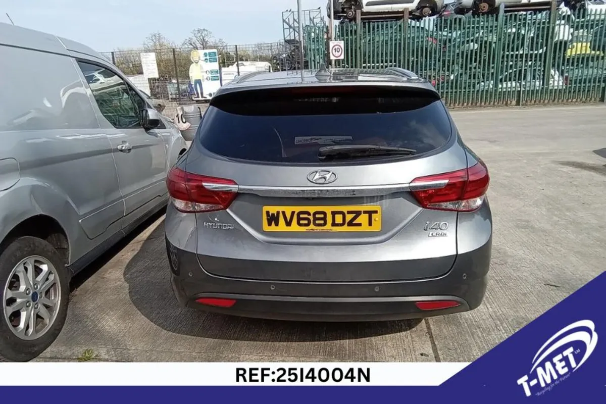 2018 HYUNDAI I40 BREAKING FOR PARTS - Image 4