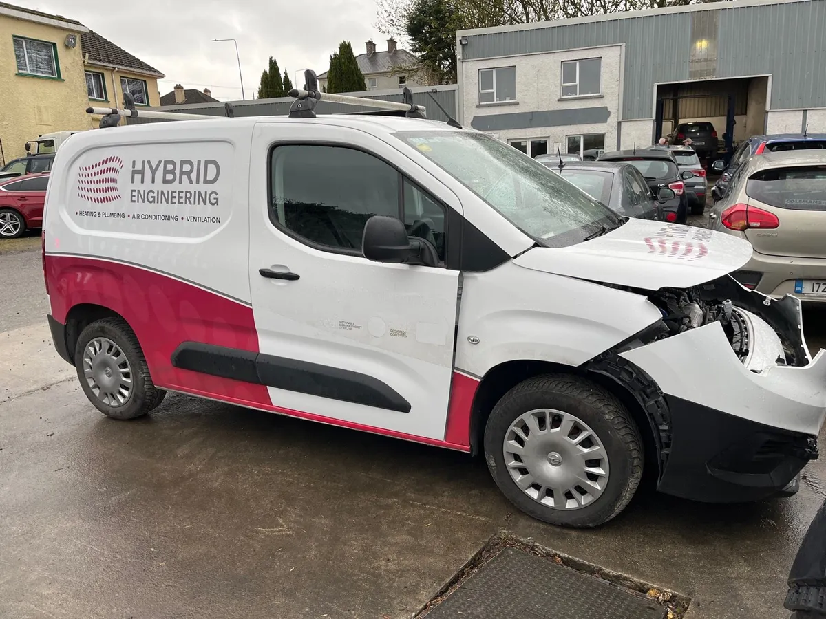 2022 opel combo for parts - Image 2