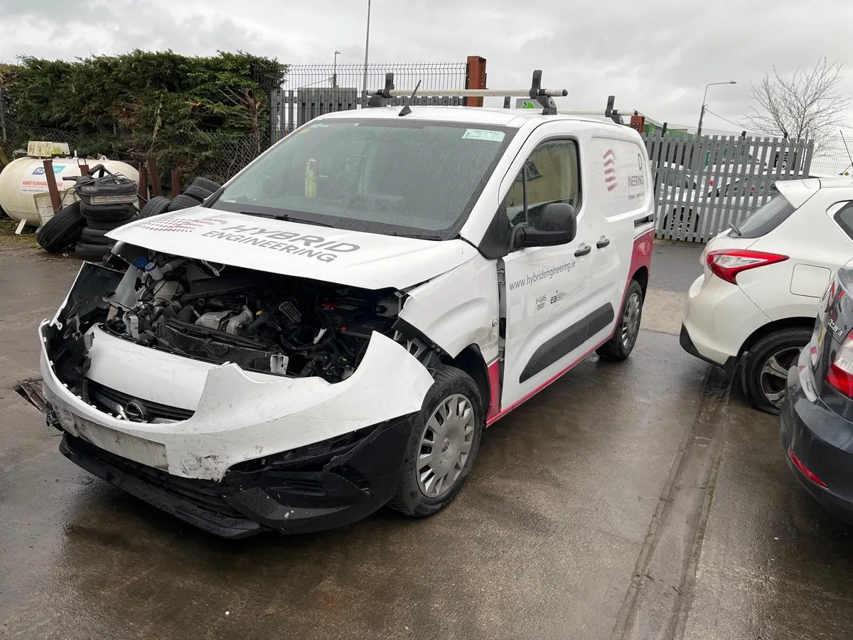 2022 opel combo for parts - Image 3