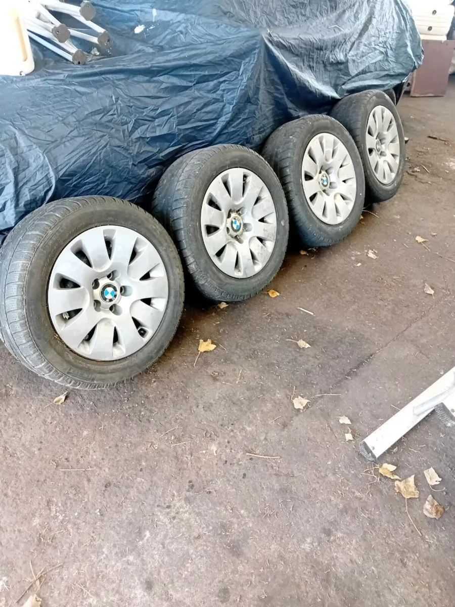 BMW E60/E61 Winterwheels  hubcaps and roofbars - Image 2