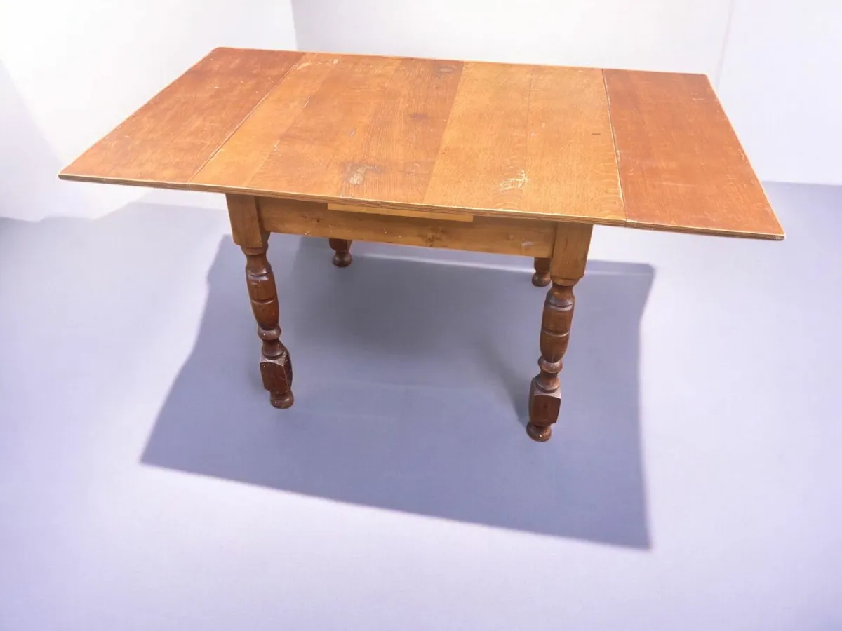 Table - Vintage - Mid Century - Extending. - Image 2