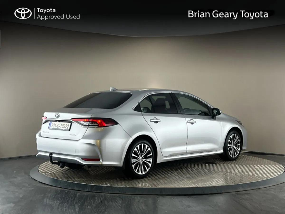 Toyota Corolla HYBRID LUNA SPORT SALOON - Image 2