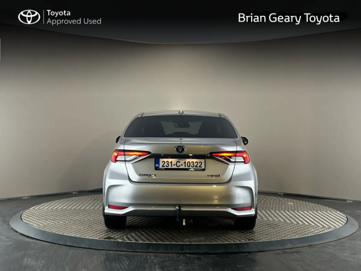 Toyota Corolla HYBRID LUNA SPORT SALOON - Image 4