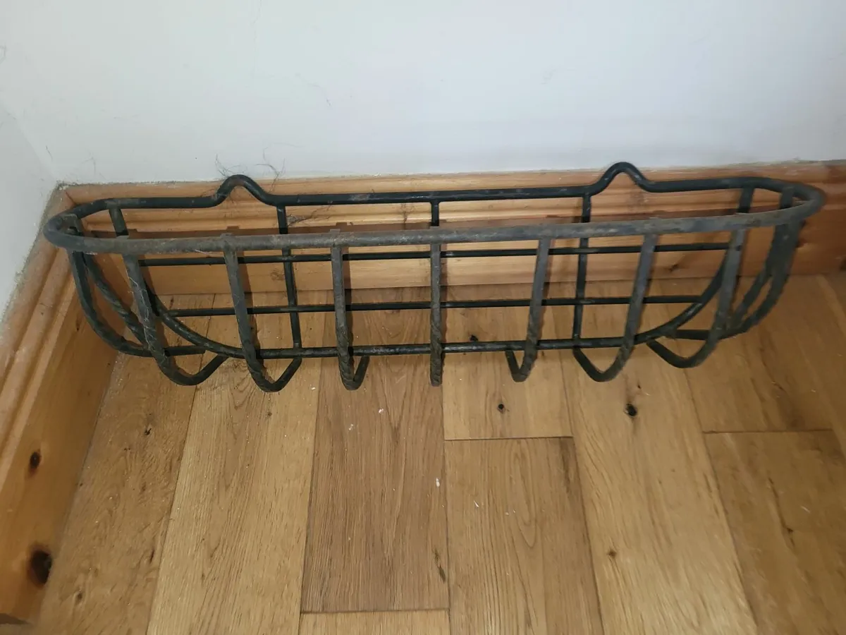 4 x 60cm  Forge wall trough baskets - Image 3