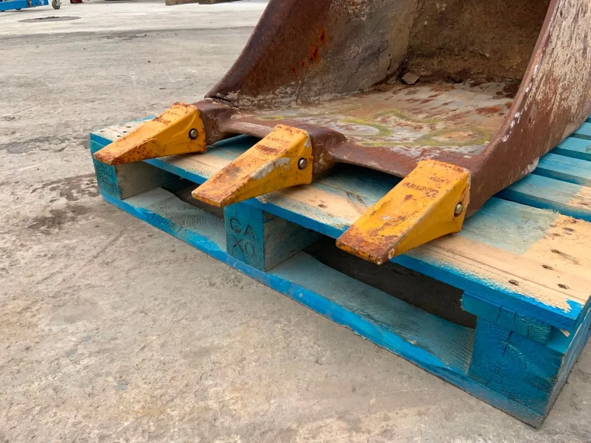 24" DIGGING BUCKET...    65mm PINS...   159v. - Image 4