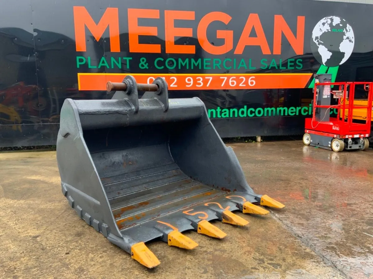 72"  DIGGING BUCKET.........90mm PINS.....1520. - Image 1
