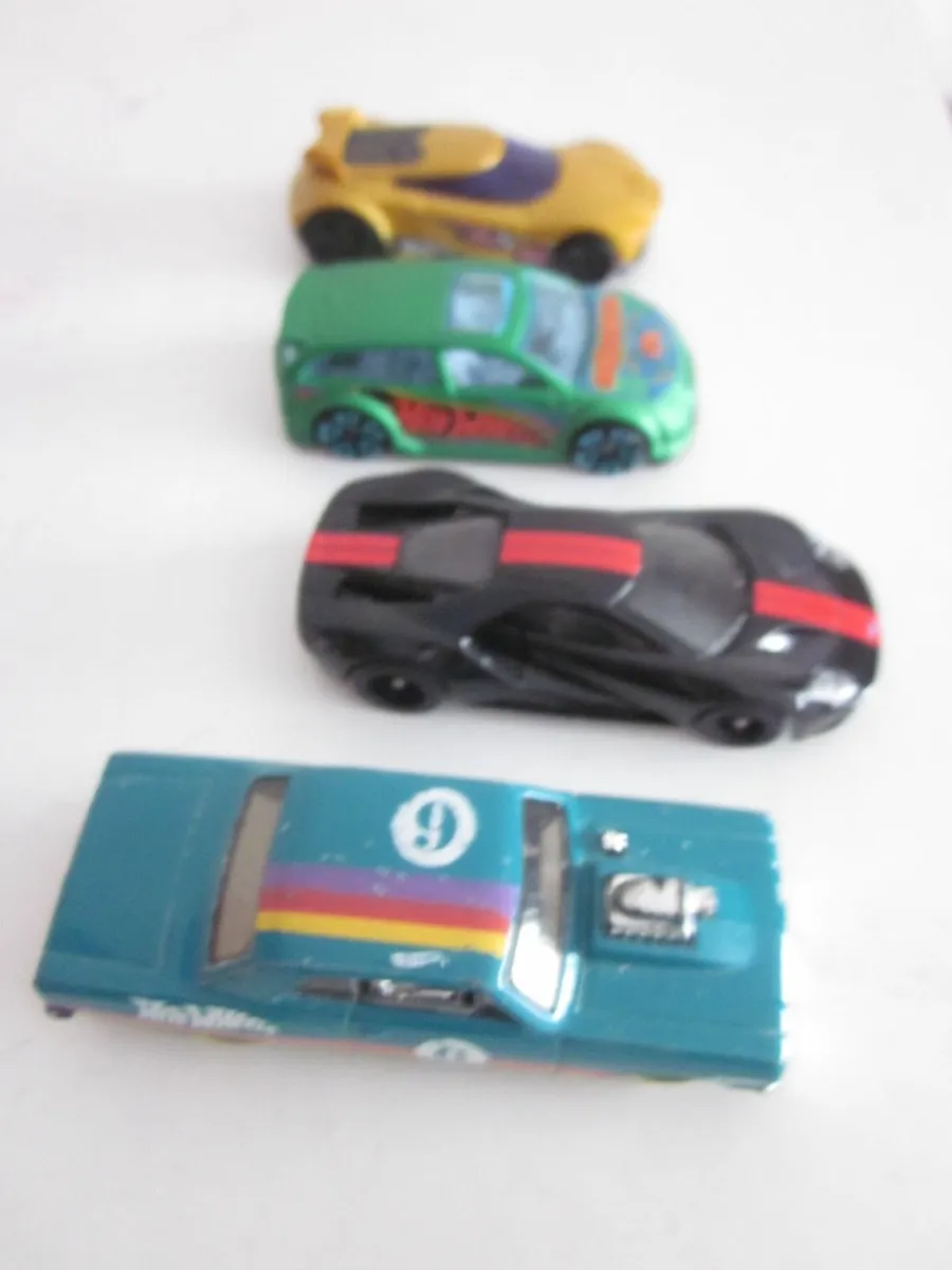 4 Hot Wheels Car Bundle - Image 2