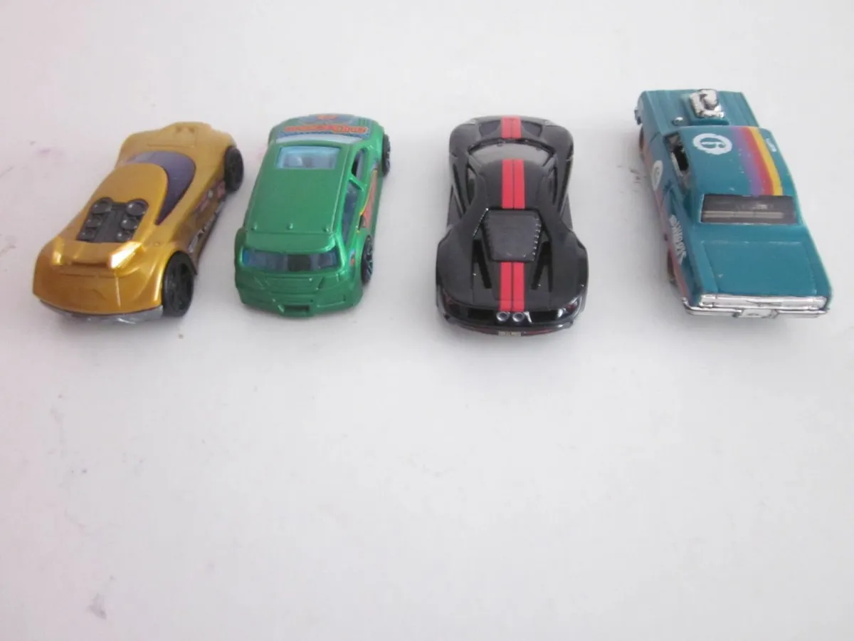 4 Hot Wheels Car Bundle - Image 3
