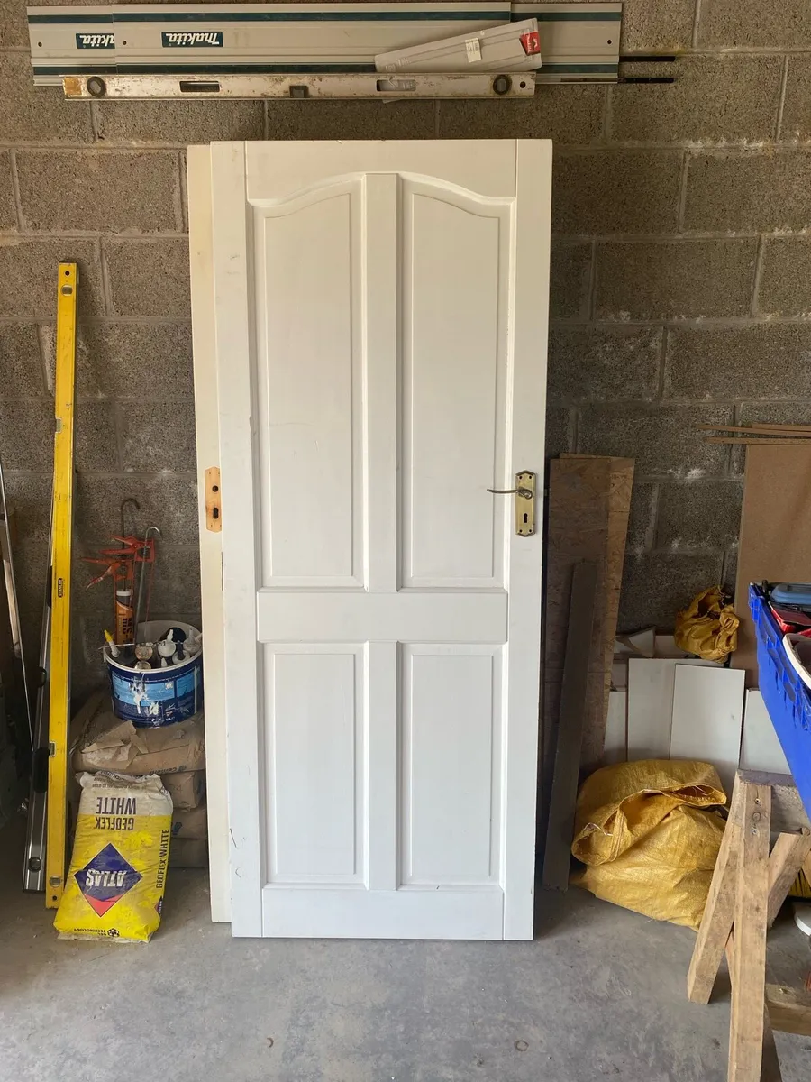 8 solid interior doors with locks,handles, hinges - Image 2