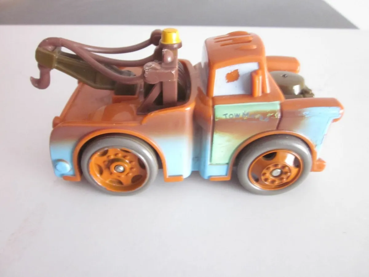 Disney / Pixar Cars 2 Shake 'N Go Car Truck - Image 3