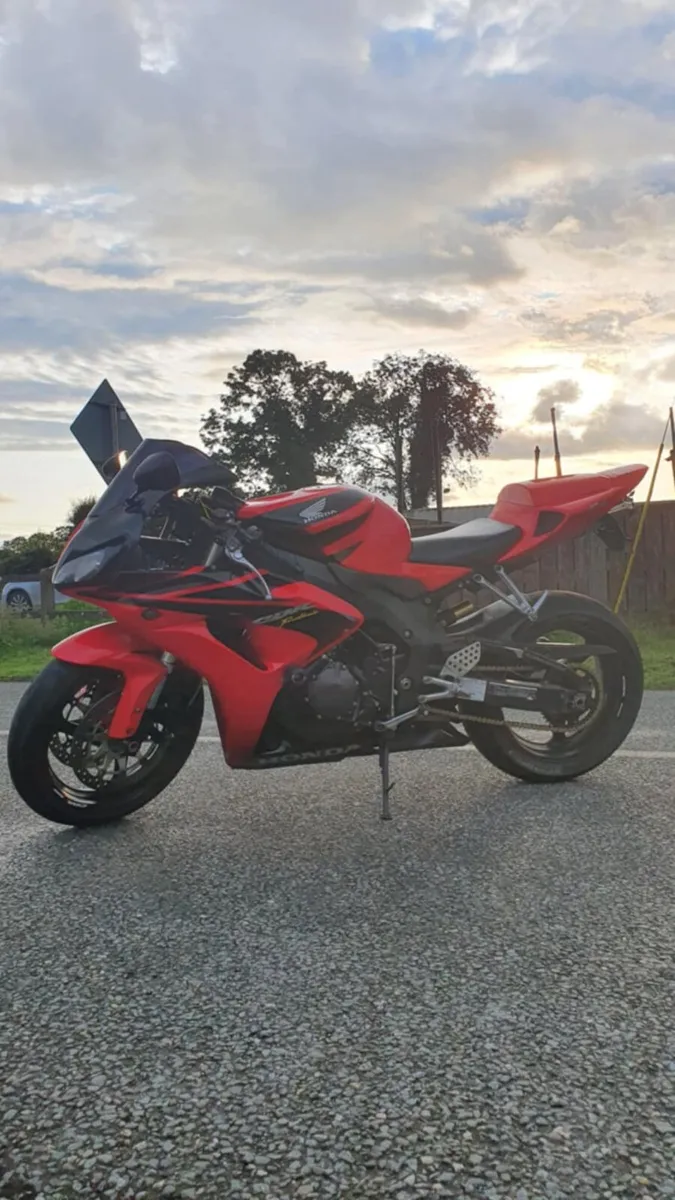 CBR1000RR - Image 2