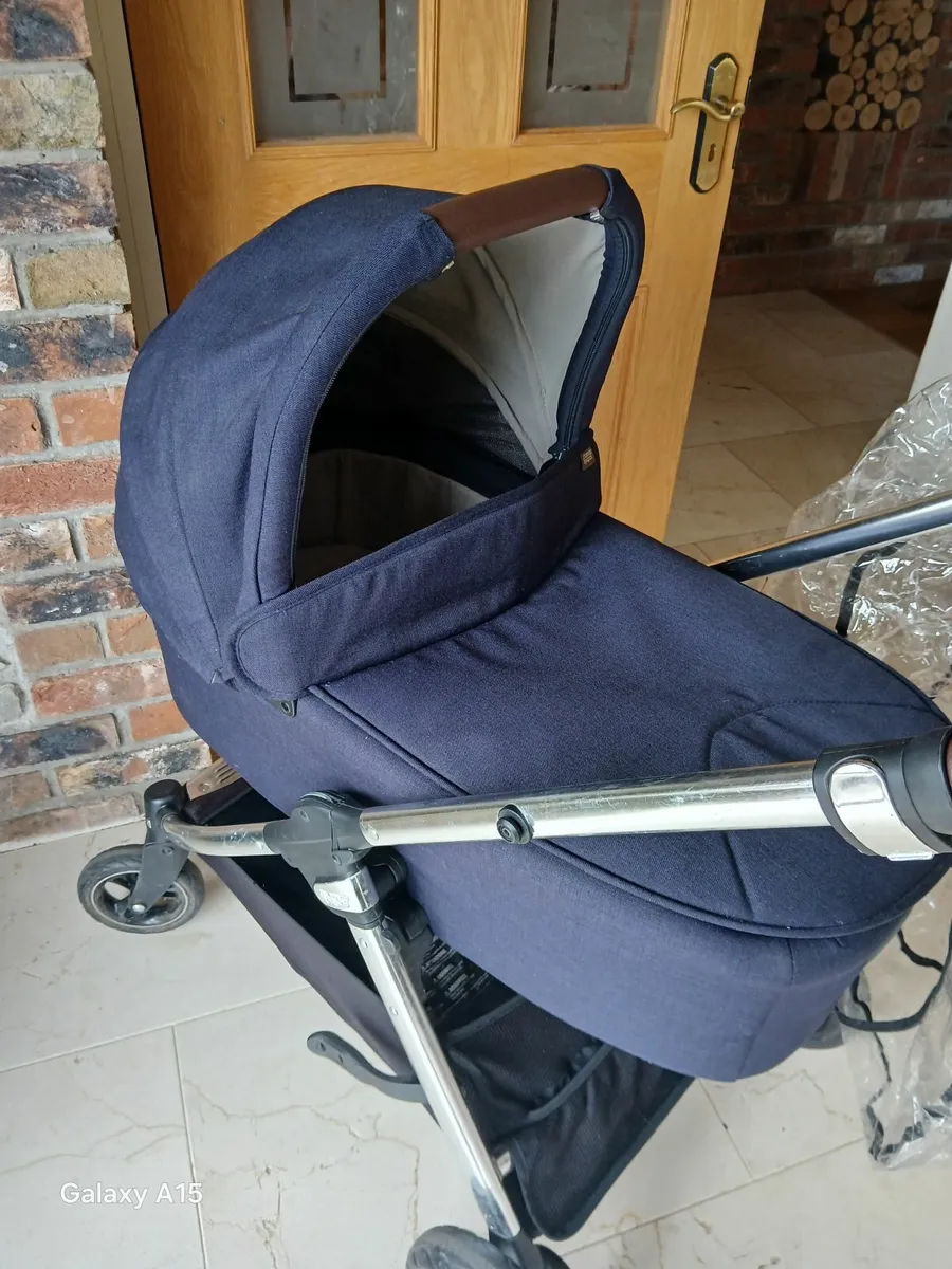 Mamas and Papas travel system - Image 2