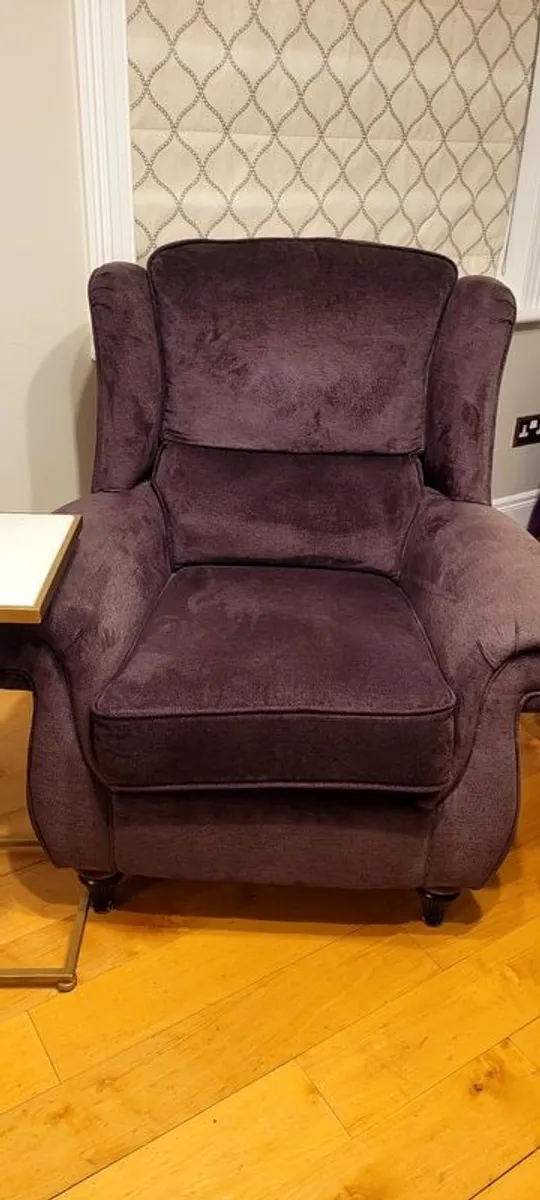 Queen Anne Armchair - Image 1