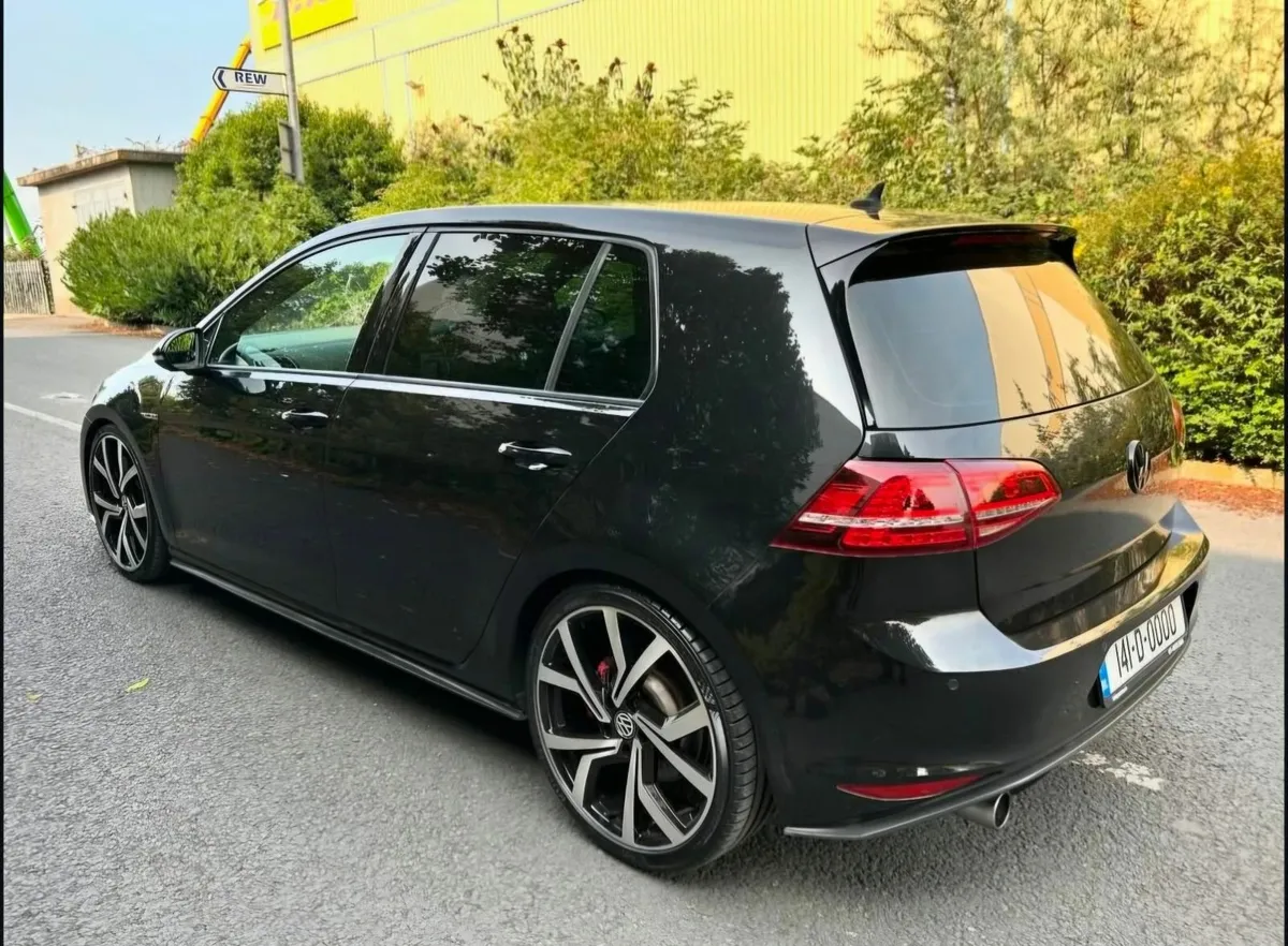 Volkswagen Golf GTI - Image 4