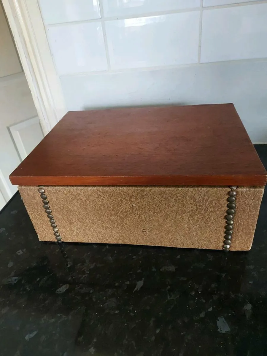 Small vintage leather bound box with wooden lid - Image 1