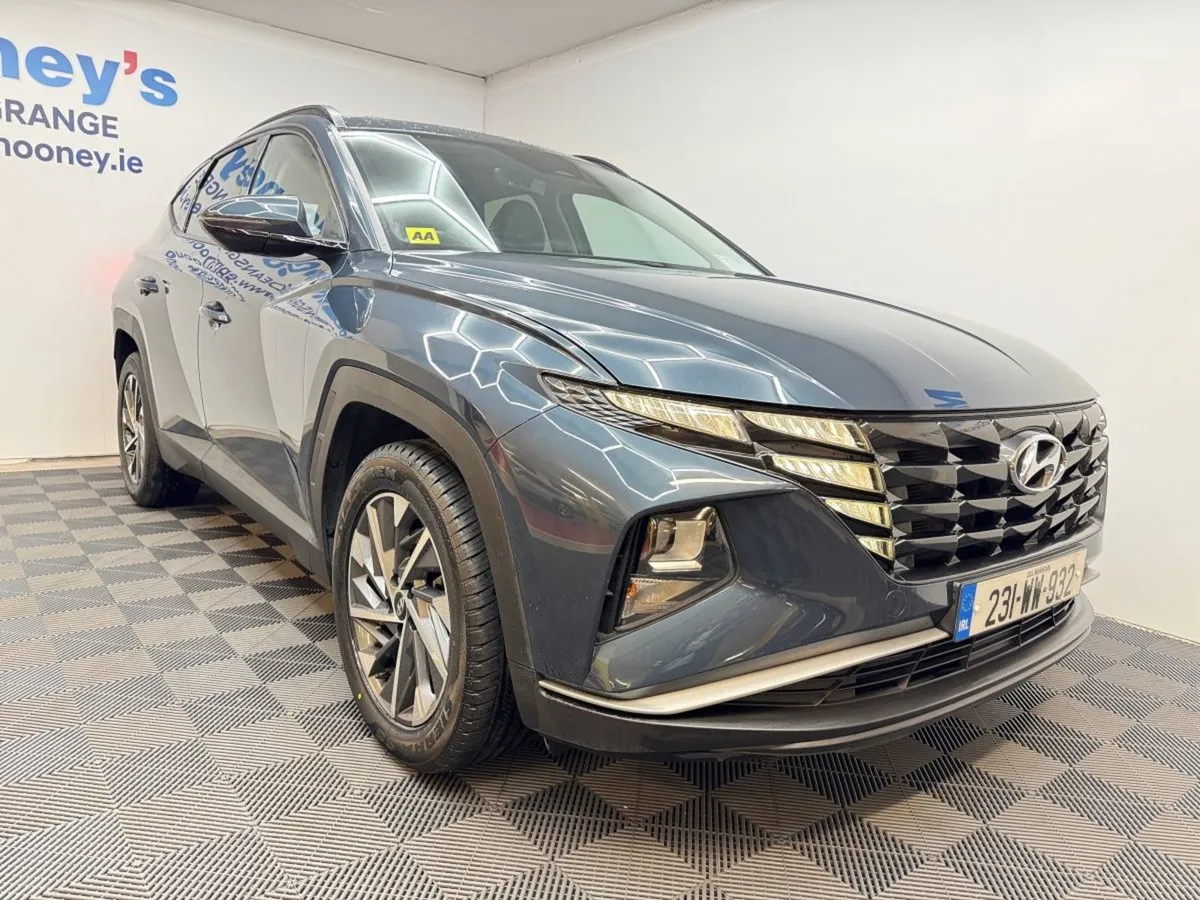 Hyundai Tucson 2WD Executive. One Previous Owner - Image 3