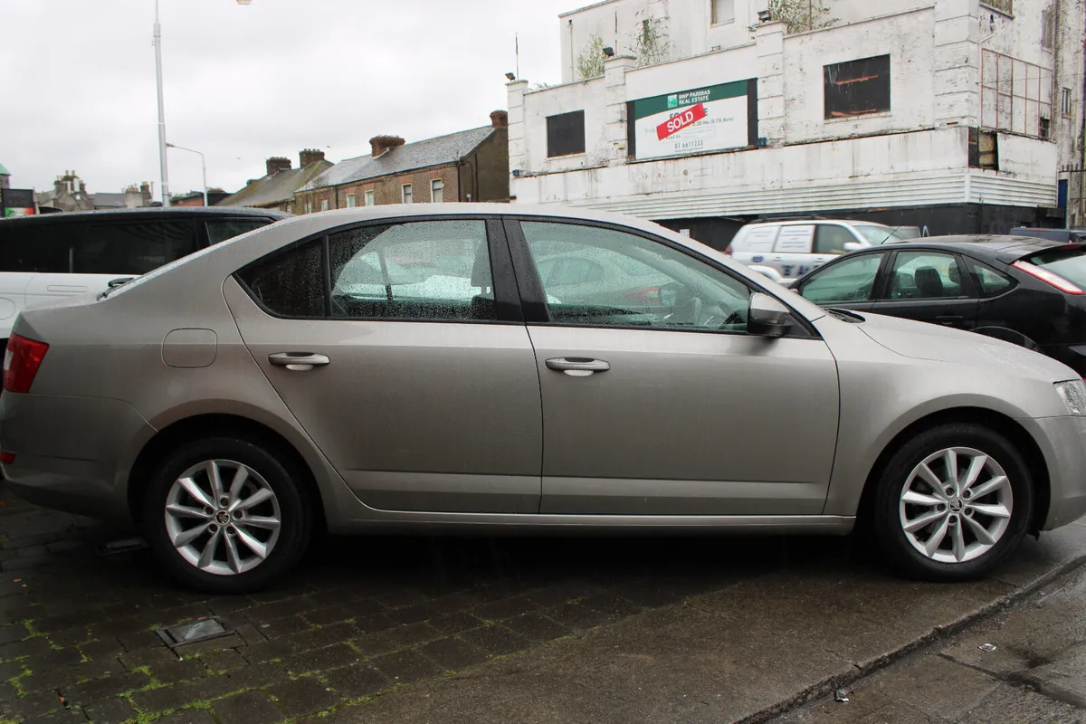 Skoda Octavia 1.6 TDI AUTO 2016 *SALE AGREED! - Image 3