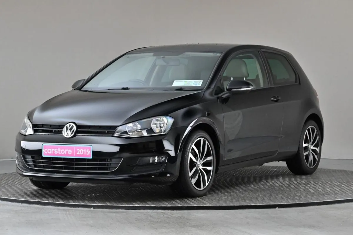 Volkswagen Golf 1.6 TDI 105BHP 3DR  beige Cloth I - Image 3