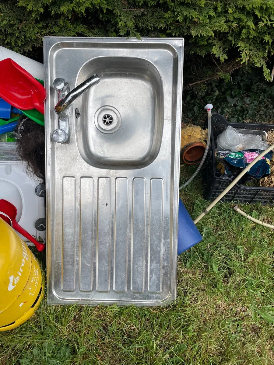 Sink + taps as seen €20 - Image 1
