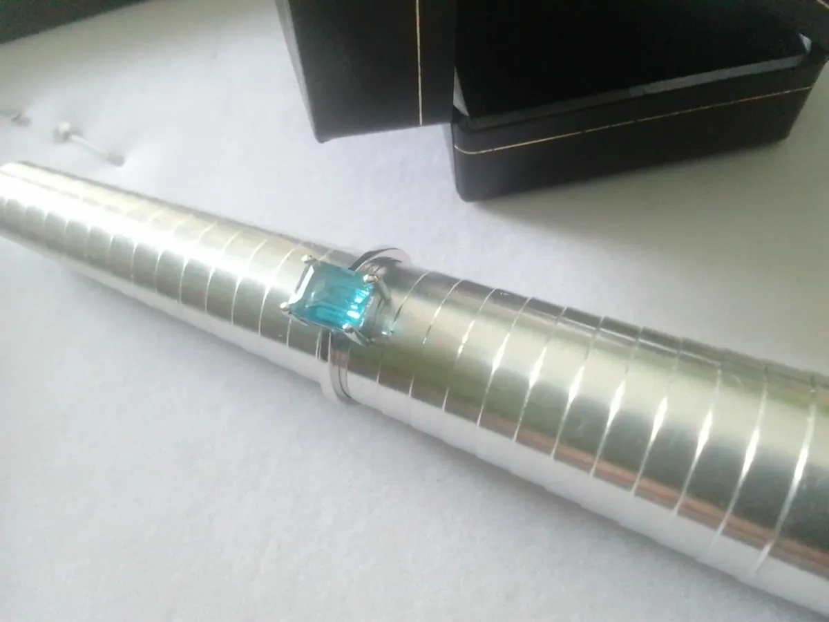14ct WHITE GOLD AQUAMARINE EMERALD CUT RING O - Image 4