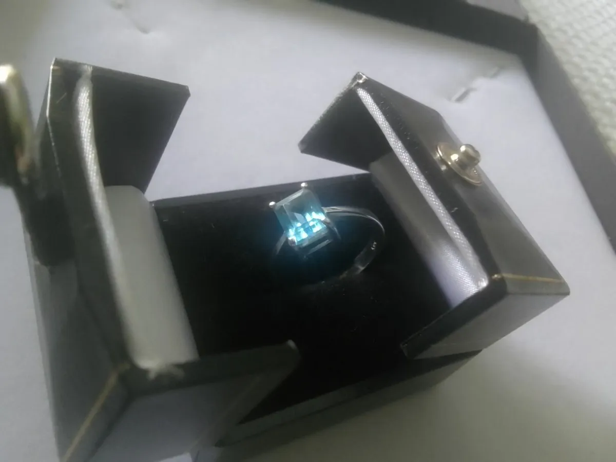 14ct WHITE GOLD AQUAMARINE EMERALD CUT RING O - Image 3