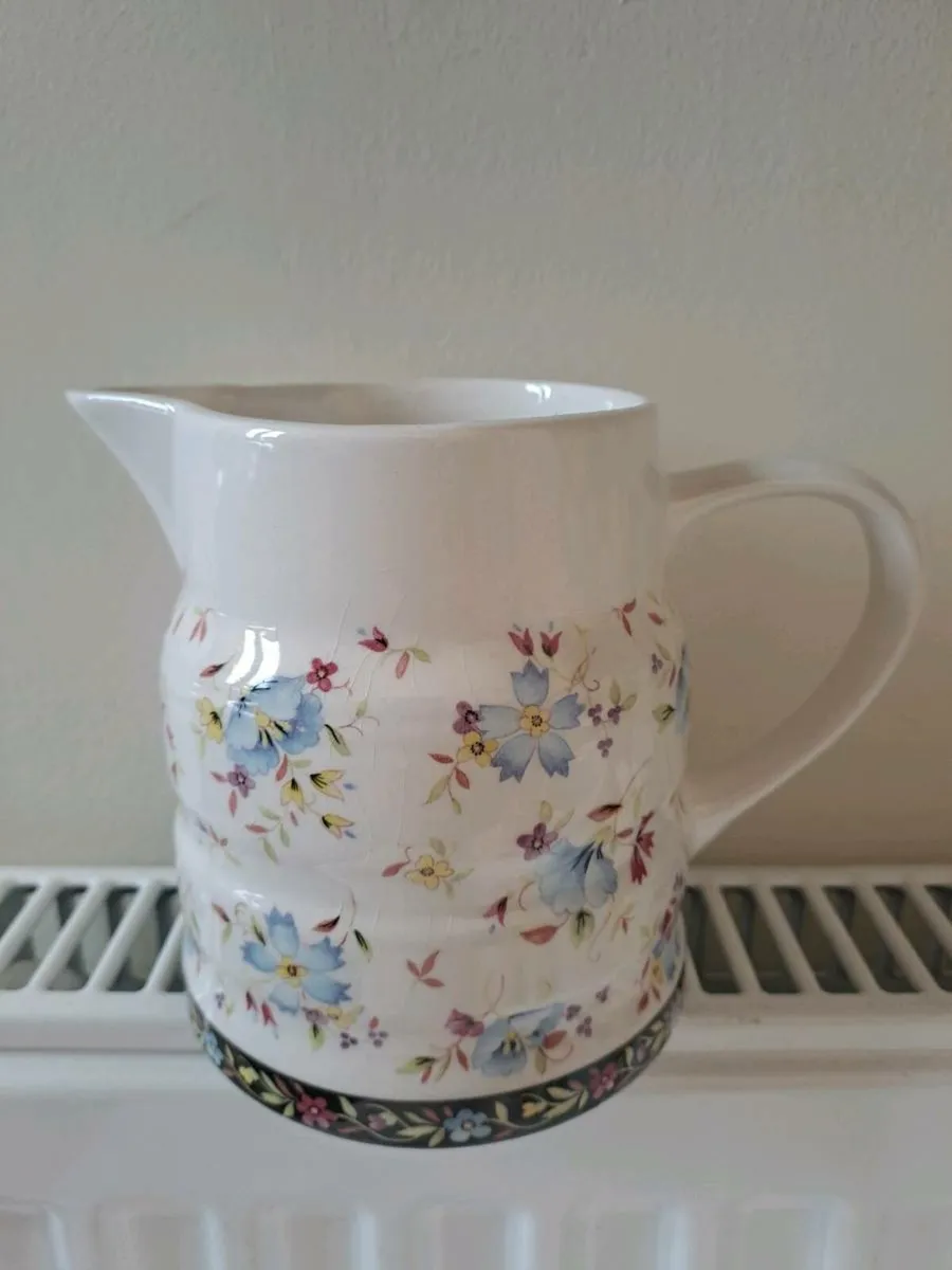 Melba flowers jug - Image 1