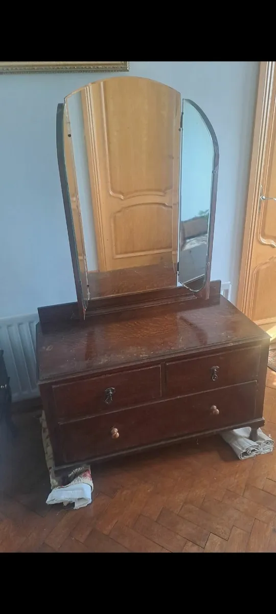 Dressing table - Image 1