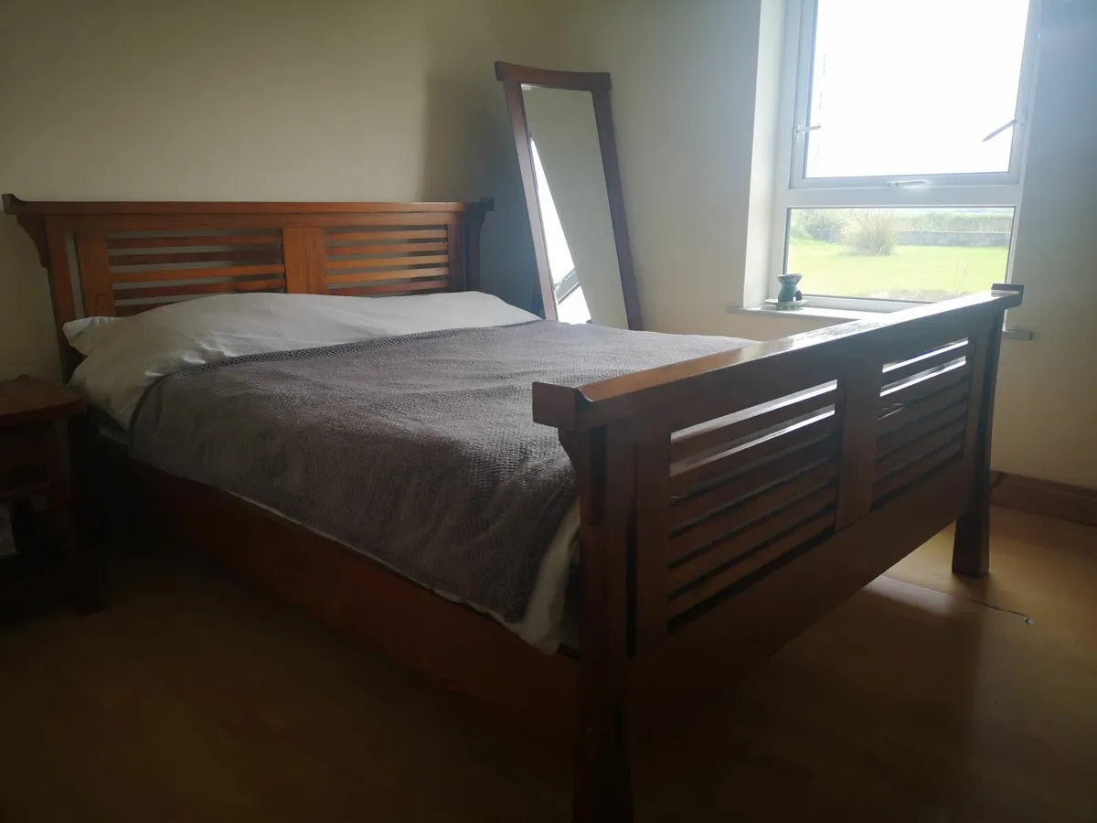 Bedroom furniture - Image 1