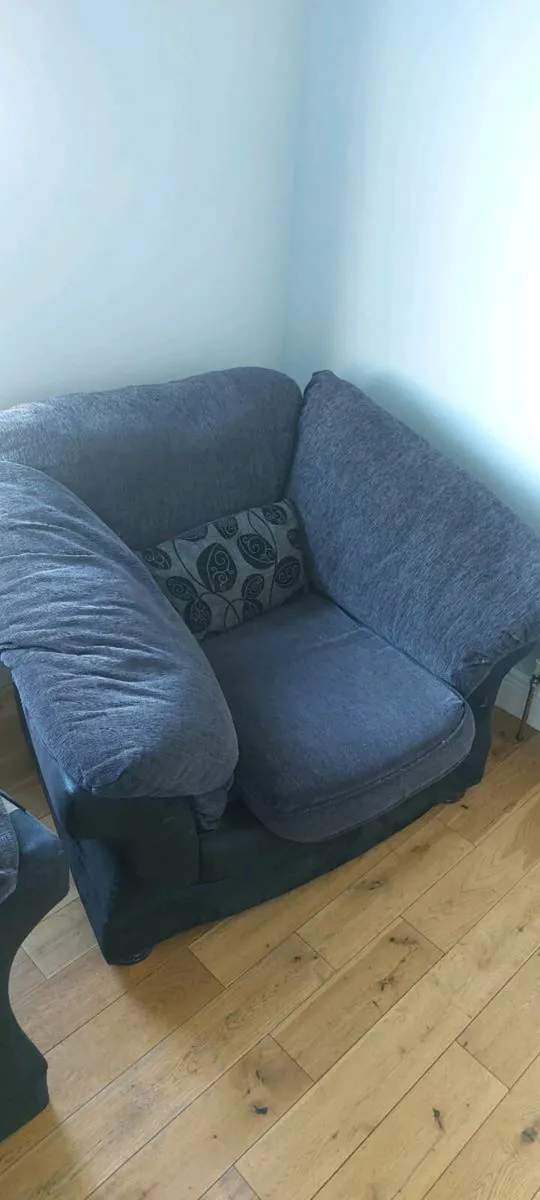 Sofa and arm chair - Image 4