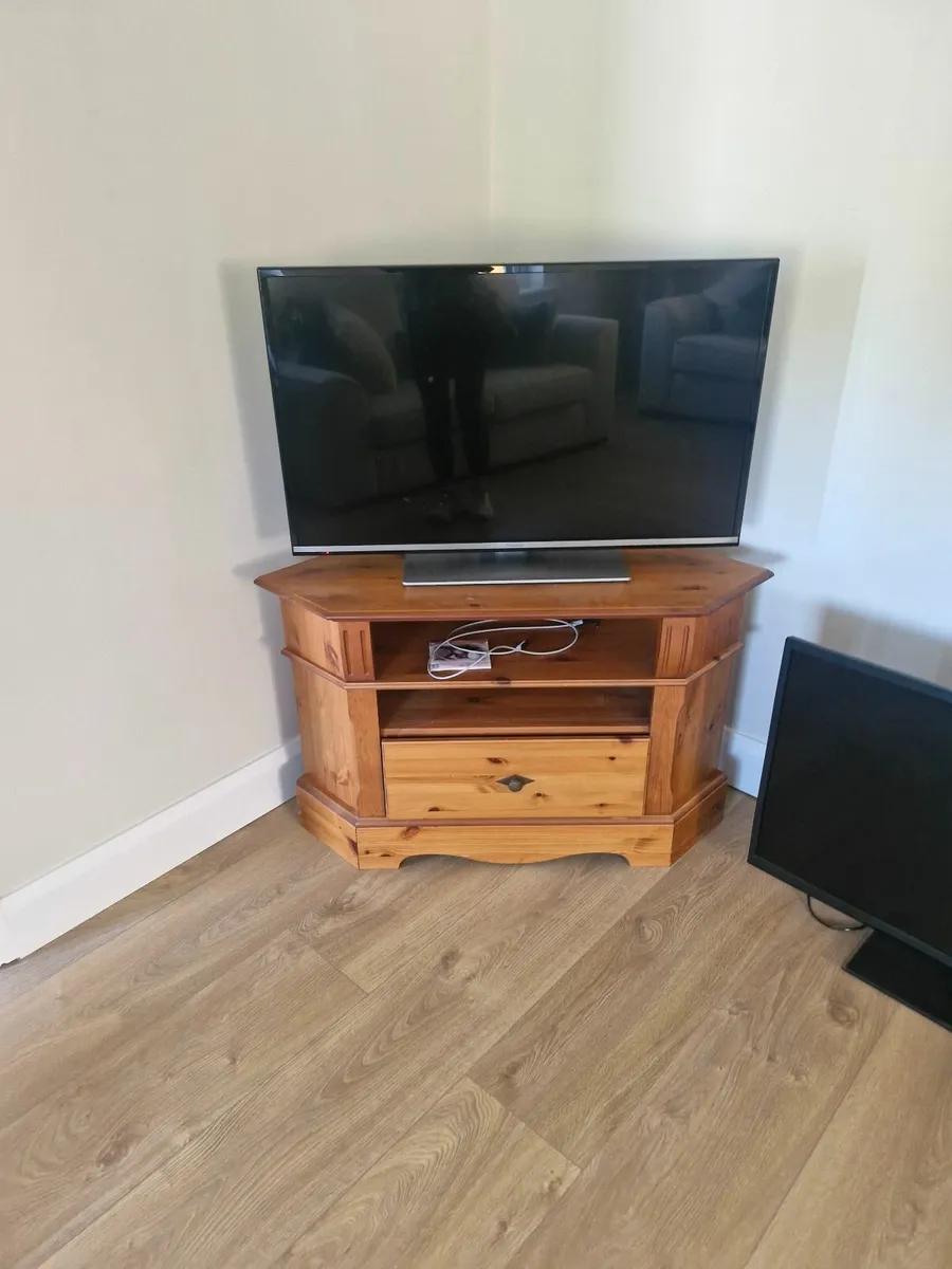 TV Unit - Image 1