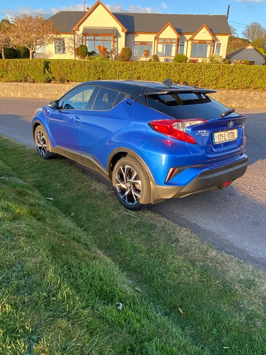 TOYOTA CHR 1.8 HYBRID AUTO SOL SPORT - Image 2