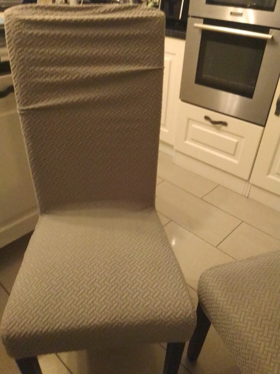 4 Kitchen chairs Free to take away. 3 days to 🔥 - Image 3