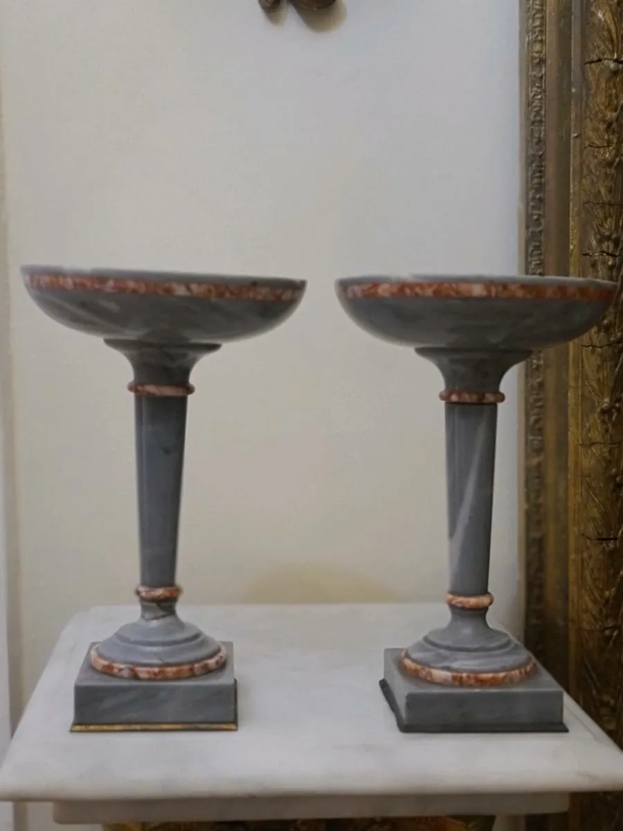 Small marble pedestals - Image 1
