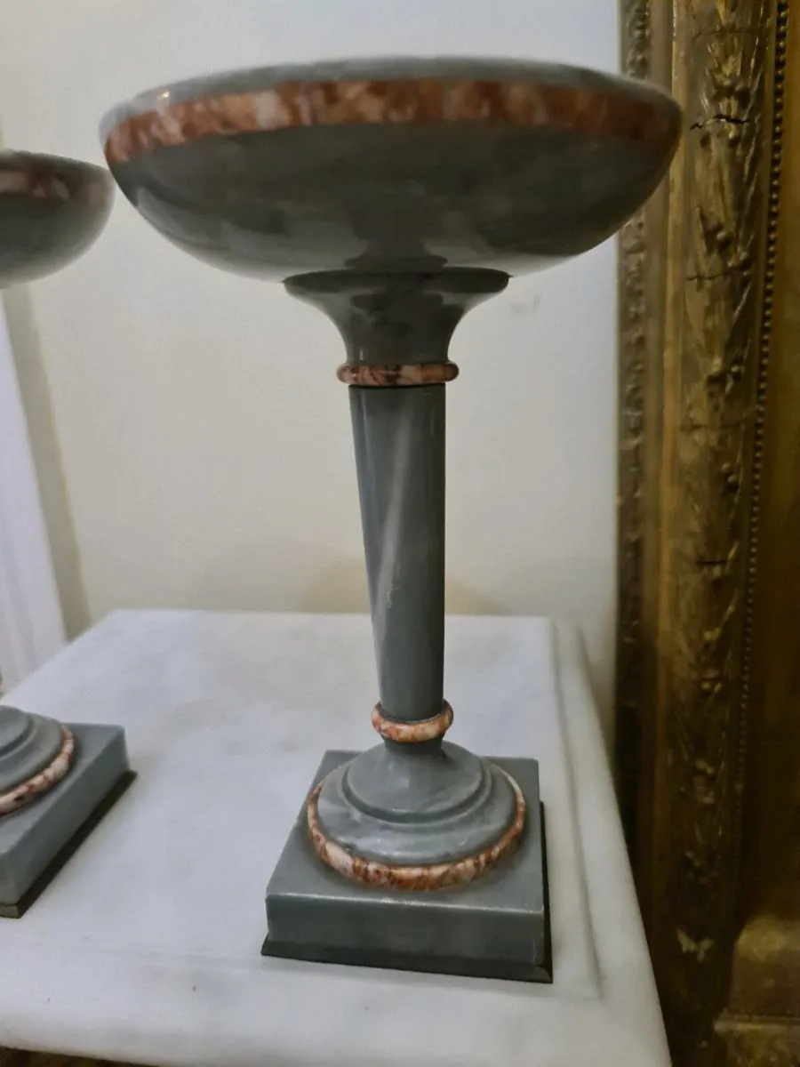 Small marble pedestals - Image 2