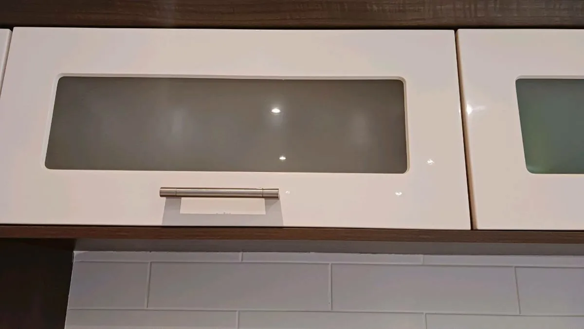 High gloss kitchen press doors - Image 1