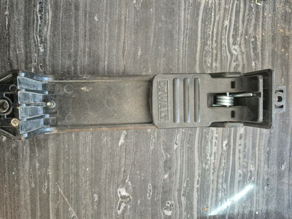 Dewalt N425527 Wall Mount Horizontal Bracket laser - Image 3