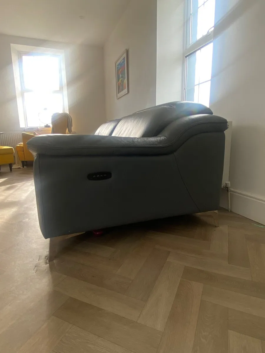Ez living Power Recliner - Image 4
