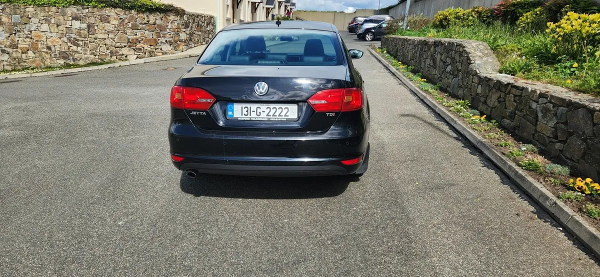 Automatic Volkswagen Jetta 2013 - Image 2