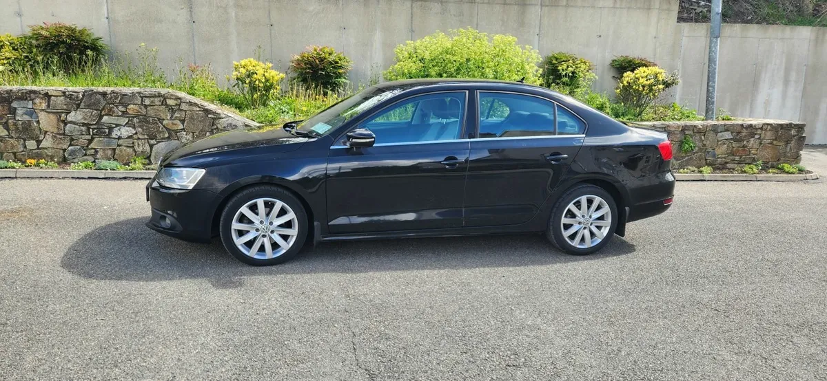 Automatic Volkswagen Jetta 2013 - Image 1