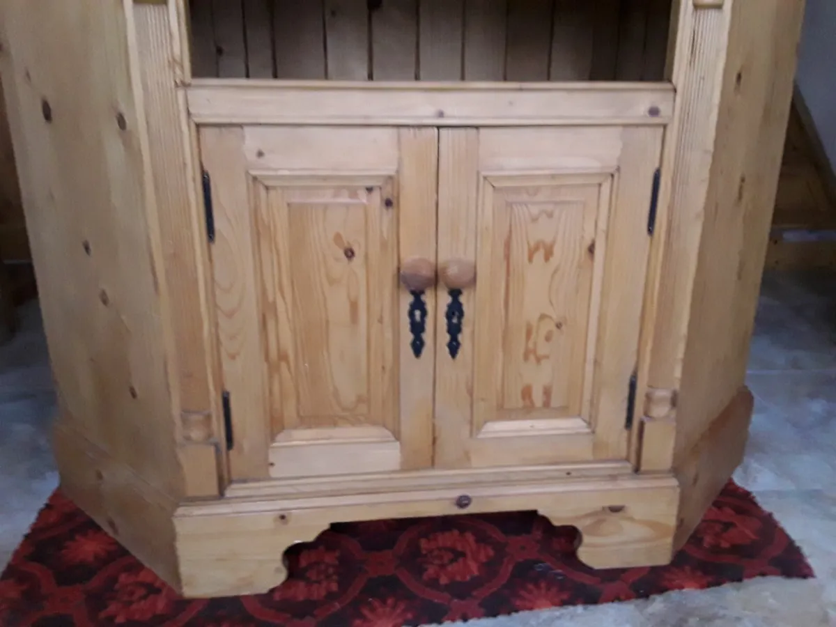 Large solid pine unit plenty of storage good condi - Image 1