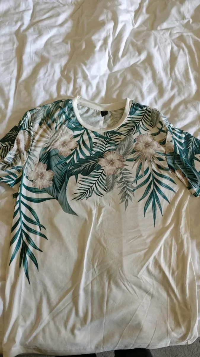 SHEIN T-shirt White/Green size M - Image 1
