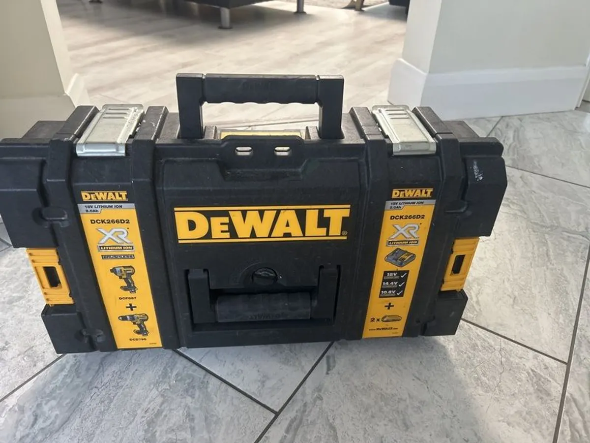 Dewalt toolbox - Image 1