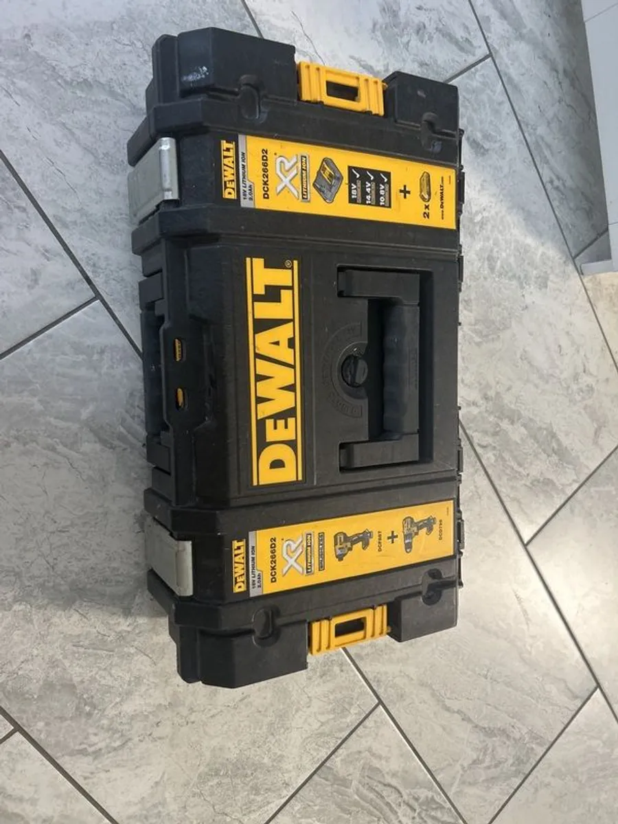 Dewalt toolbox - Image 2
