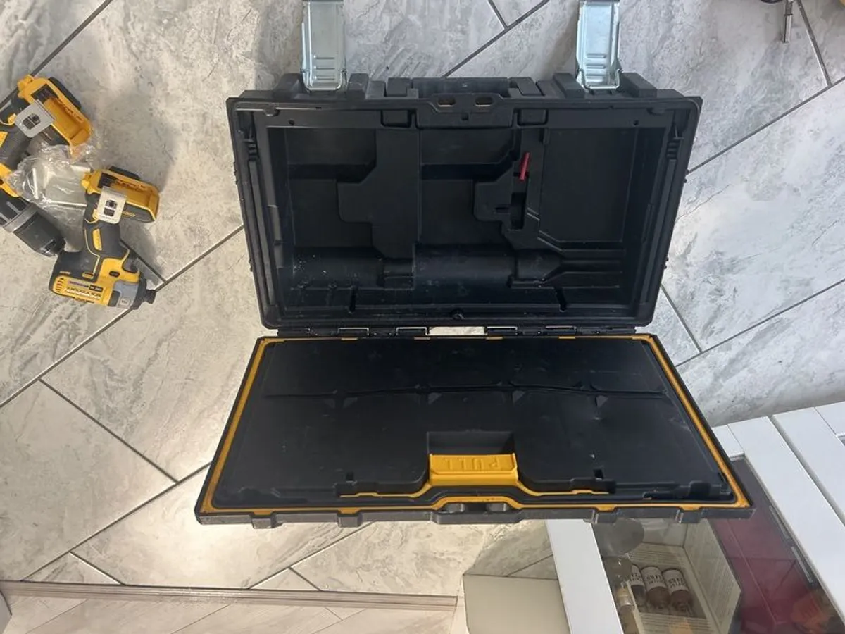 Dewalt toolbox - Image 3