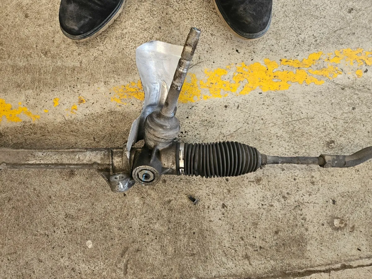 Nissan xtrail 1.6 diesel Steering rack - Image 1