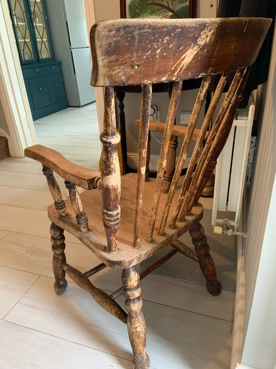 Antique Windsor Armchair – 19th Century Charm - Image 3