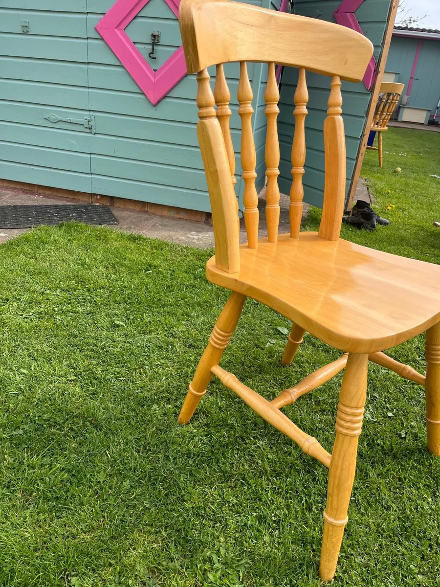 Table and Chairs - Image 2